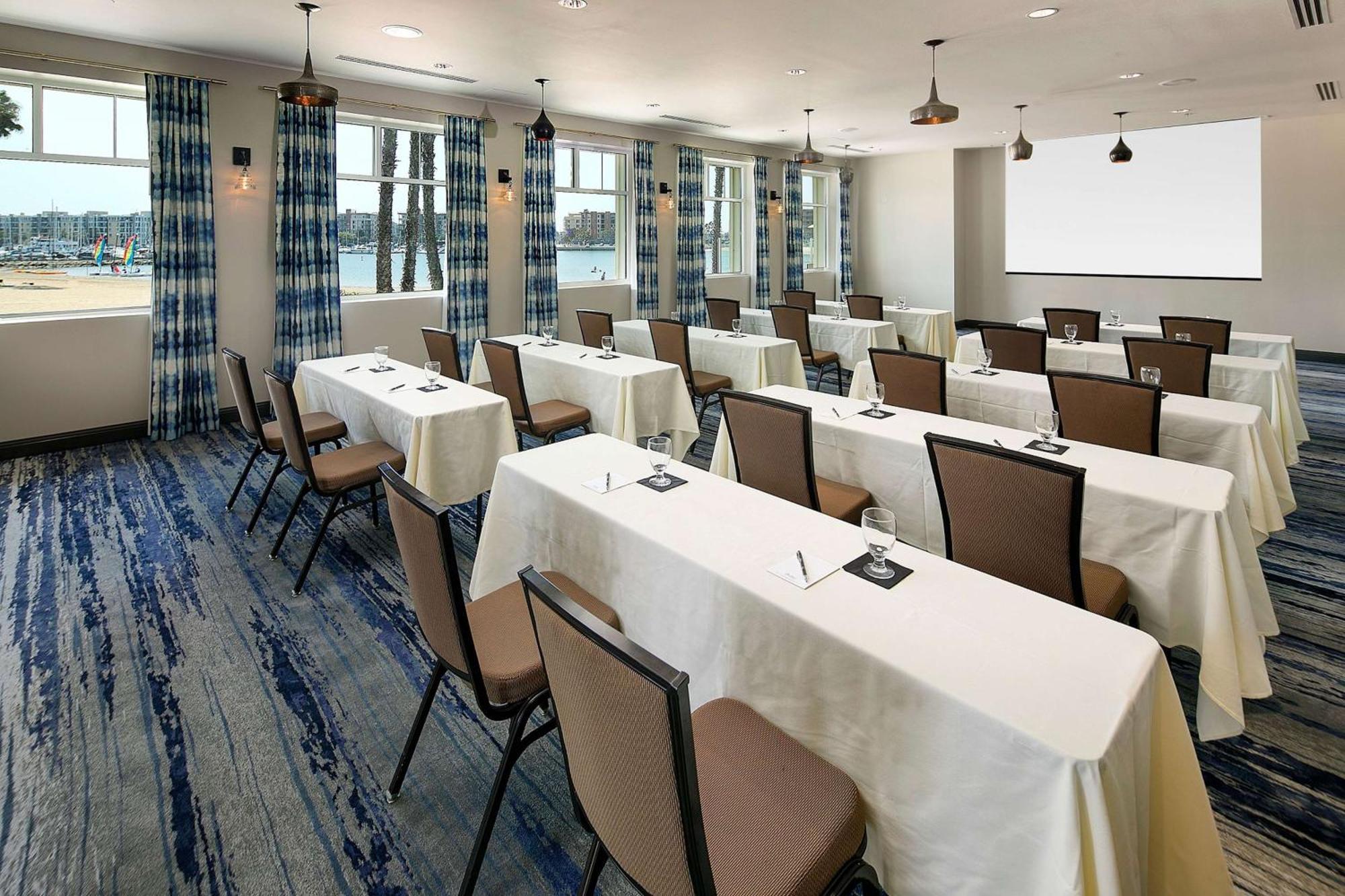 Hotel Jamaica Bay Marina Del Rey Tapestry Collection By Hilton